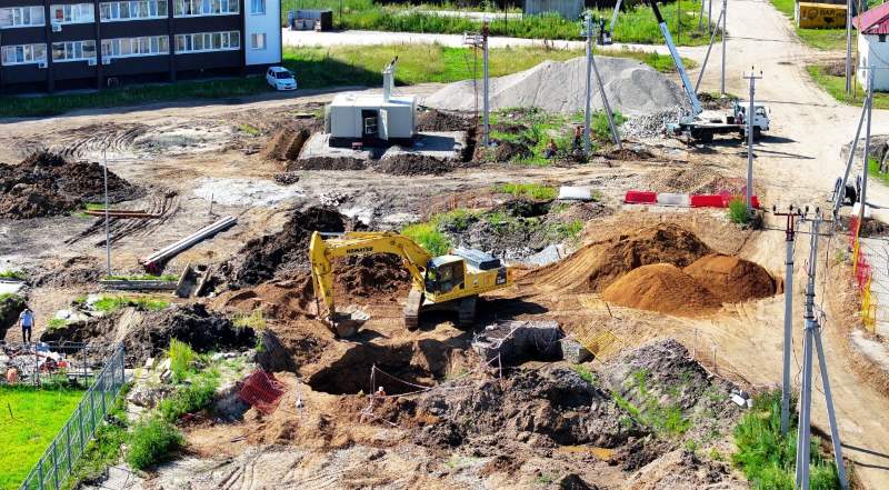 Дорожники в две смены преображают улицу в Чигирях