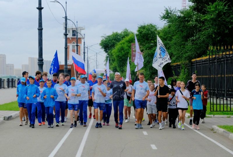 Факел «Бега Гармонии» торжественно пронесли через Благовещенск