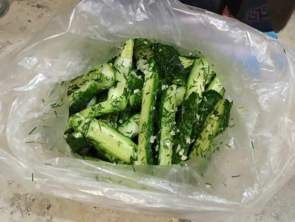 рецепт огурцов, огурцы на зиму, рецепт хрустящих огурцов, огурцы в банке, рецепт маринованных огурцов