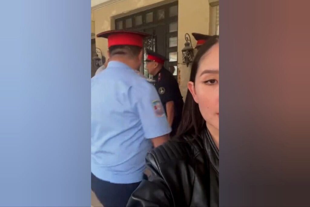 Семью экс-президента Киргизии Алмазбека Атамбаева принудительно выселили из дома