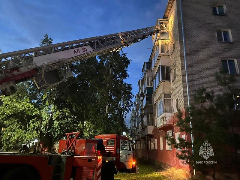 В Центре Благовещенска загорелся многоквартирный дом