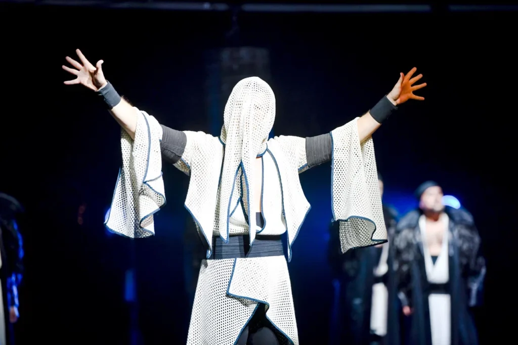 На сцене ОКЦ – воронья стая: «Театр на юго-западе» показал Благовещенску своего Гамлета