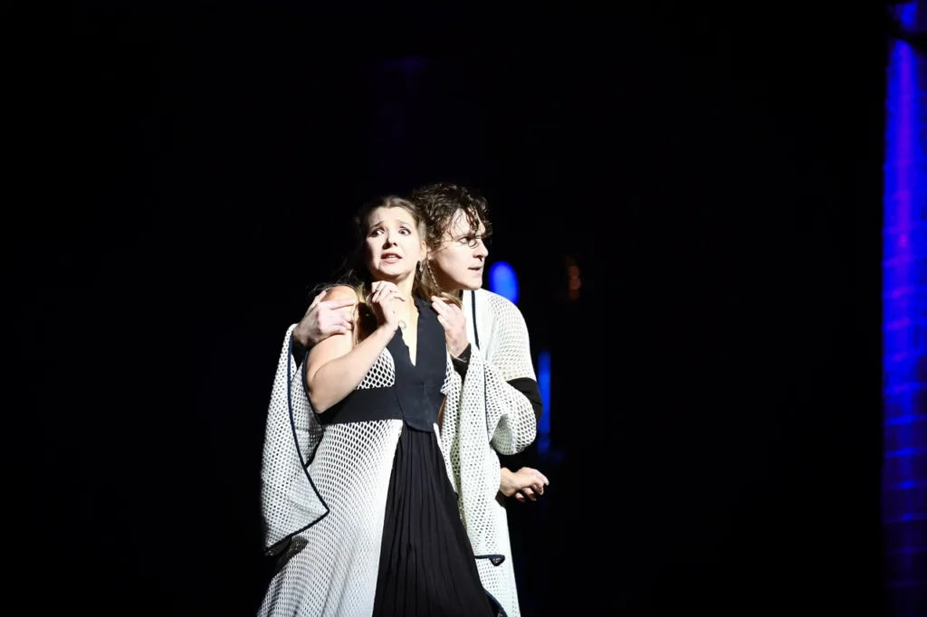 На сцене ОКЦ – воронья стая: «Театр на юго-западе» показал Благовещенску своего Гамлета