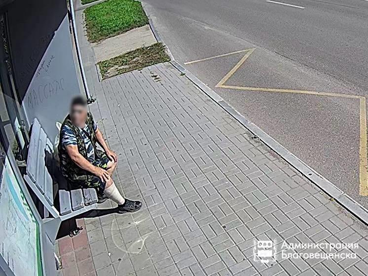 В Благовещенске уличный художник попал в объективы камер