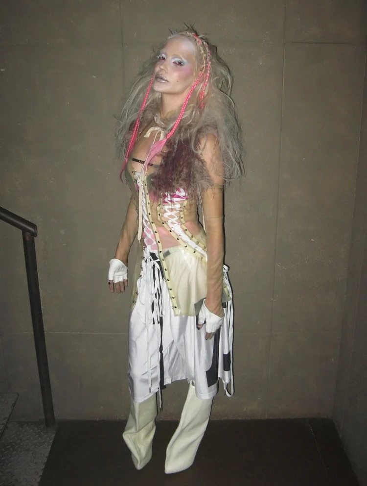 Певицу Глюкозу раскритиковали за новый образ и сравнили с Бабой-Ягой