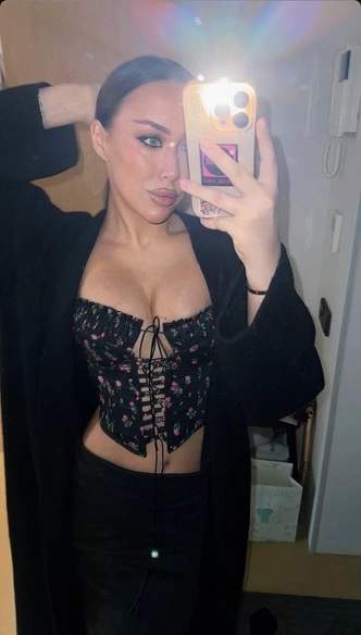 Внучка Александра Маслякова поделилась снимком в смелом образе