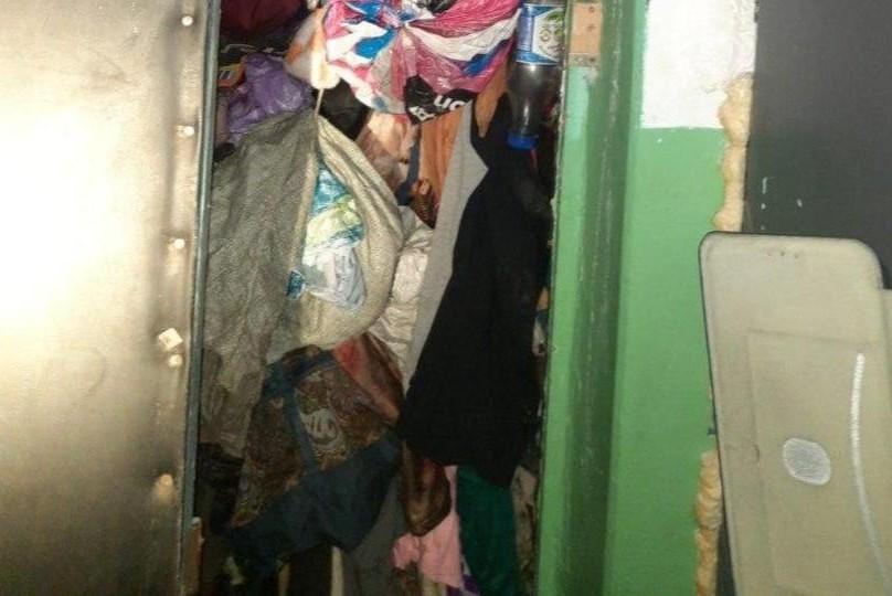 В Уфе пенсионерка не могла выбраться из квартиры из-за накопленного хлама