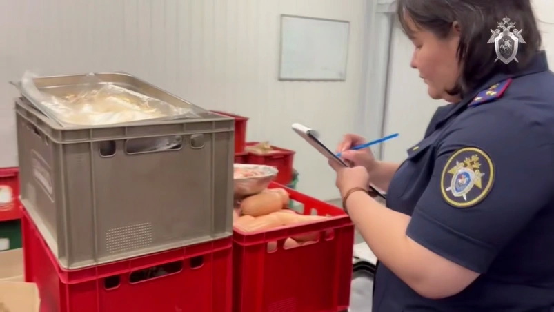 В Улан-Удэ задержали заведующую цехом после отравления 89 человек