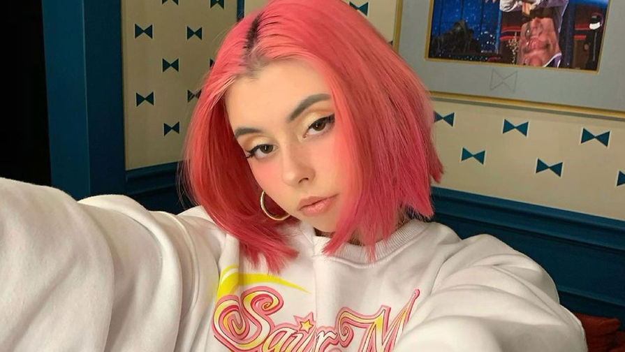 Певица Дора