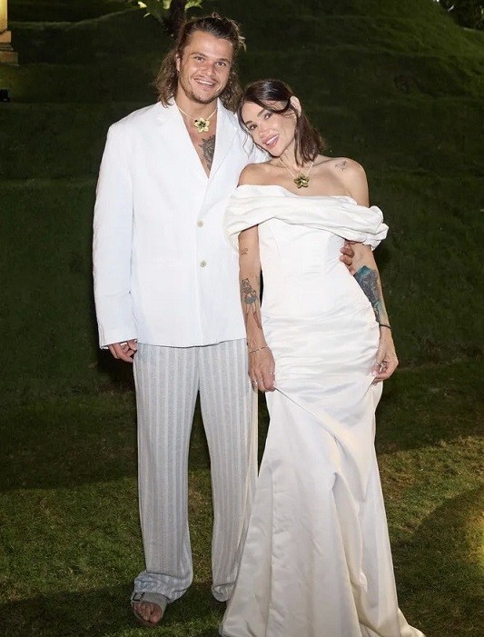 Айза выходит замуж за нефтяника из Челябинска