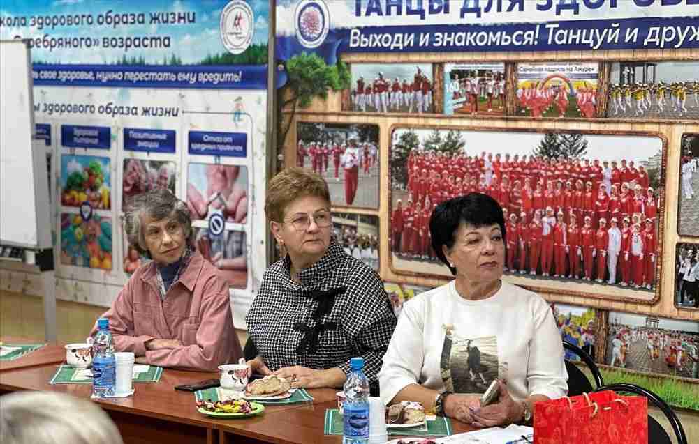 Мэр Благовещенска побывал в «Университете пожилого человека»