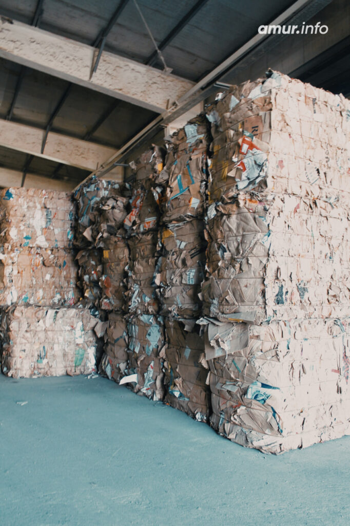 Из оранжевых контейнеров – на завод: как в Благовещенске сортируют и перерабатывают мусор