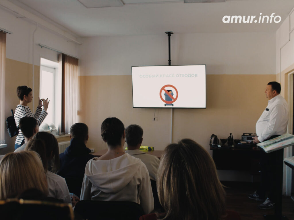 Из оранжевых контейнеров – на завод: как в Благовещенске сортируют и перерабатывают мусор