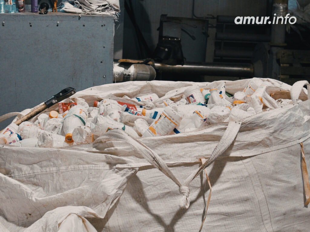 Из оранжевых контейнеров – на завод: как в Благовещенске сортируют и перерабатывают мусор