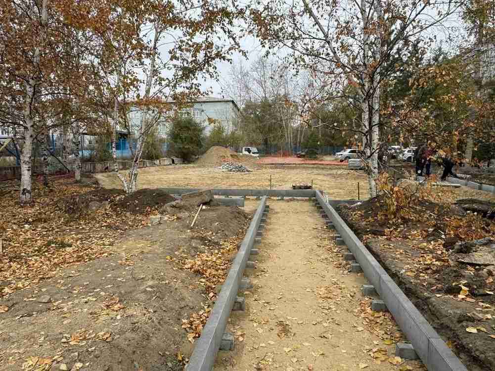 Благодаря госпрограмме еще одна девятиэтажка Благовещенска в октябре обзаведется уютным двором