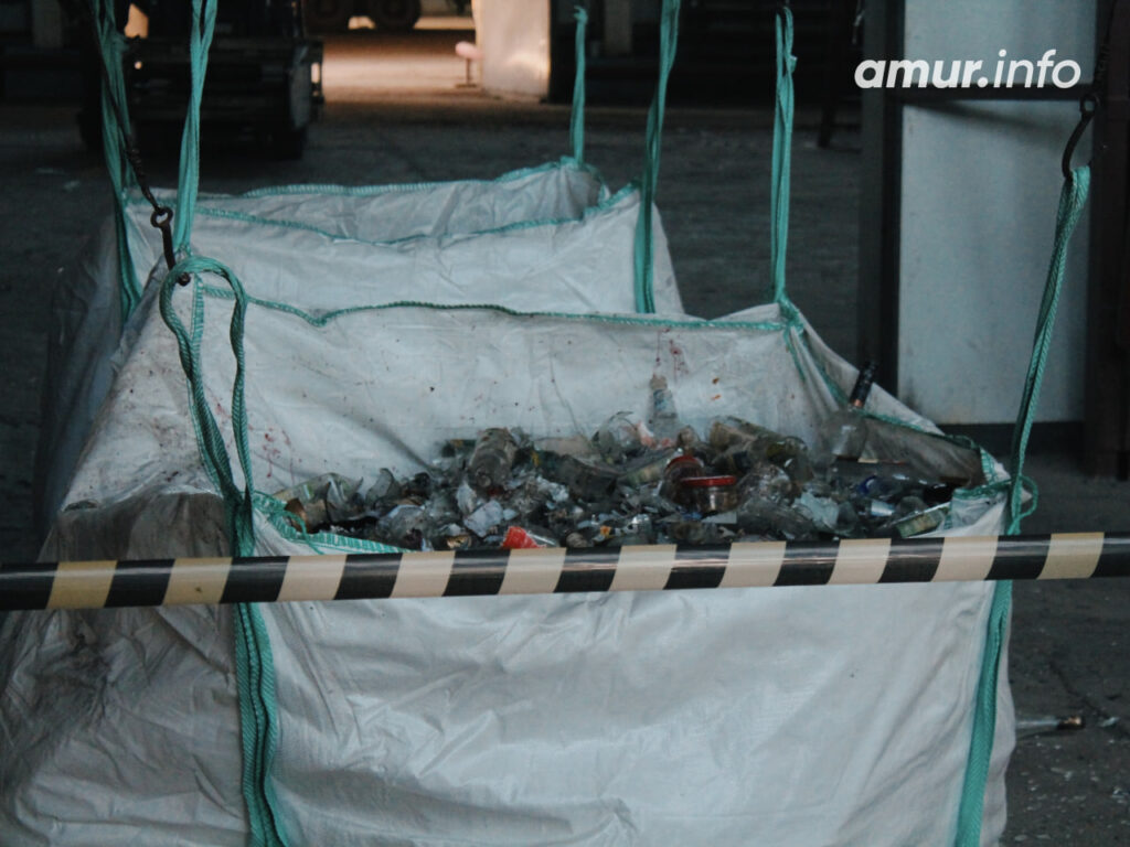 Из оранжевых контейнеров – на завод: как в Благовещенске сортируют и перерабатывают мусор