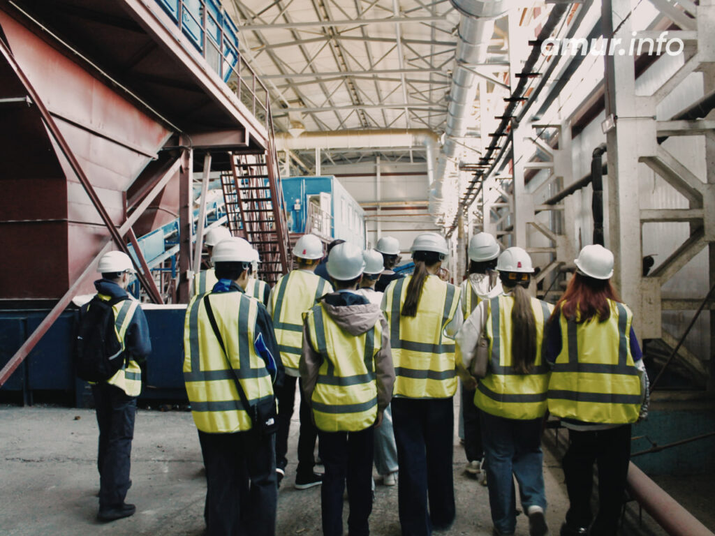 Из оранжевых контейнеров – на завод: как в Благовещенске сортируют и перерабатывают мусор