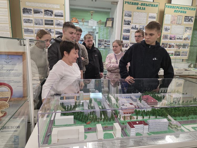 Космодром, вузы, спортшколы: как в Приамурье принимали делегацию из Донбасса