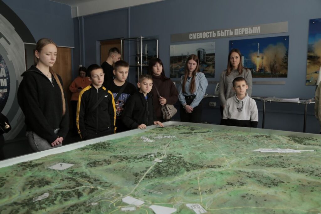 Космодром, вузы, спортшколы: как в Приамурье принимали делегацию из Донбасса