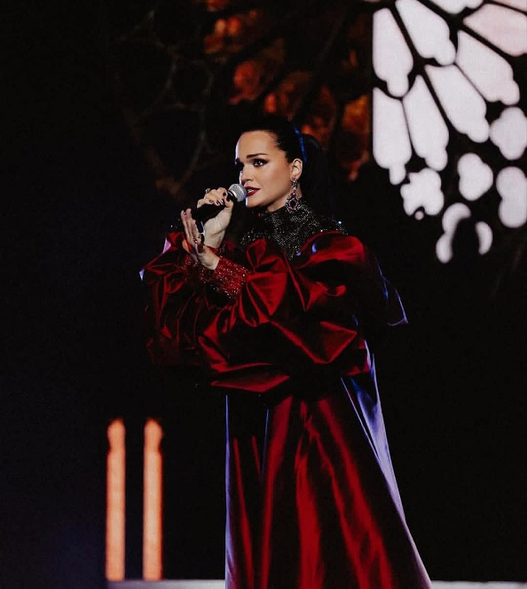 Певица Слава