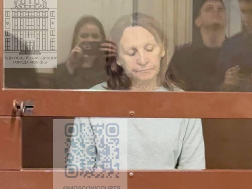 Пенсионерка столкнула школьницу на рельсы в московском метро