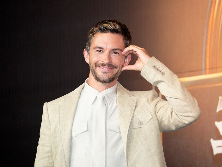 Джонатан Бейли