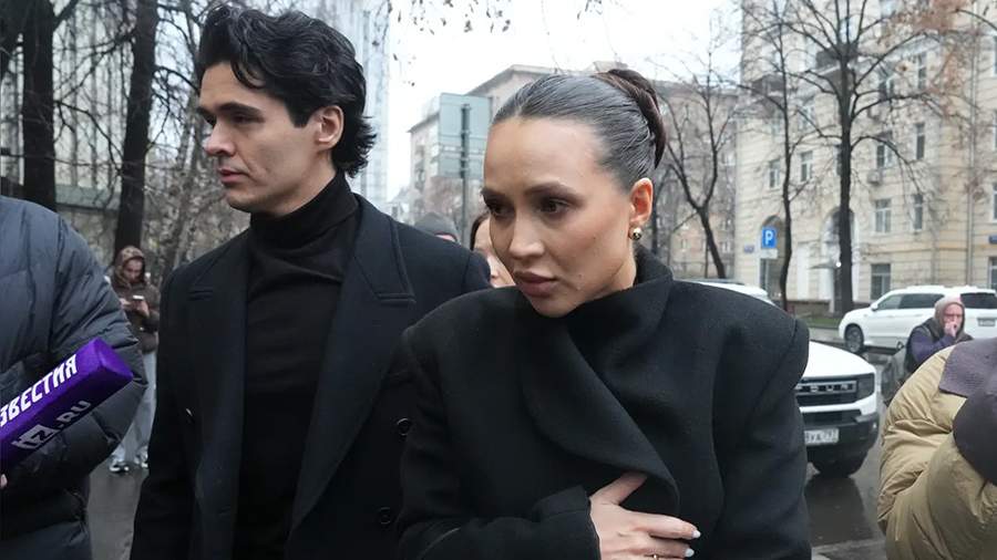 Лерчек пожаловалась, что не может выйти замуж за отца своего будущего ребёнка