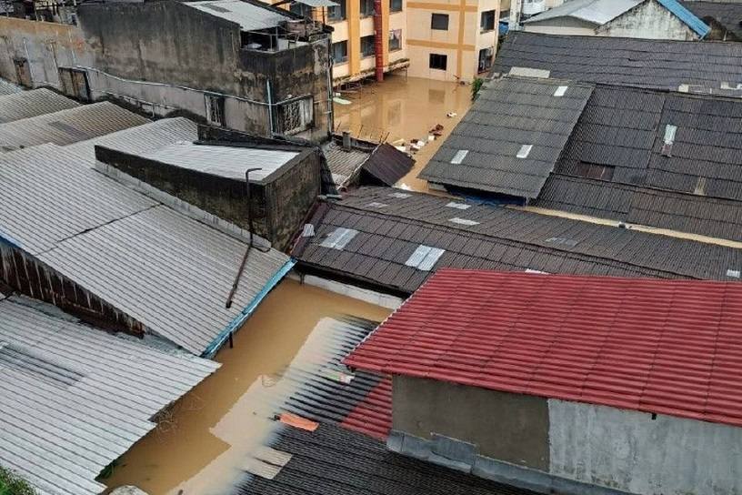 Россиянин и ещё 50 туристов застряли в отеле Таиланда из-за наводнения