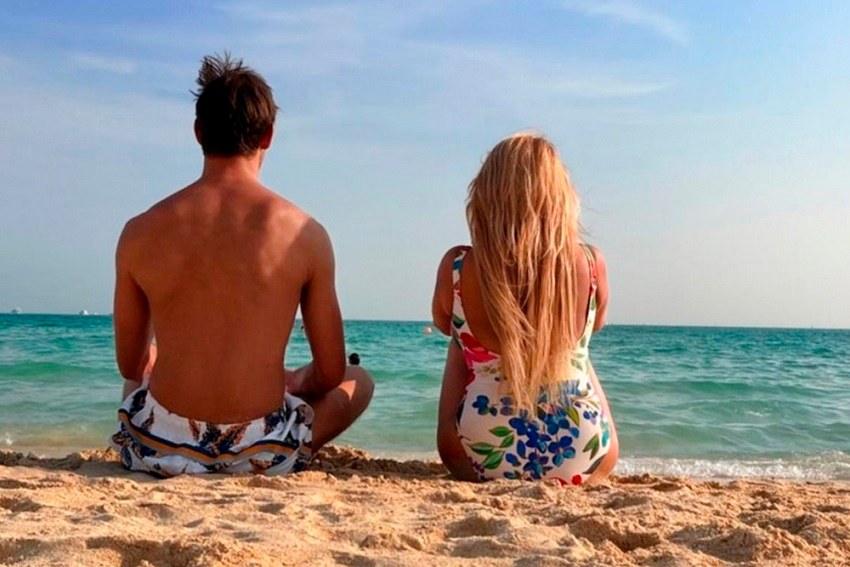 Ирина Пегова показала фото с избранником на пляже