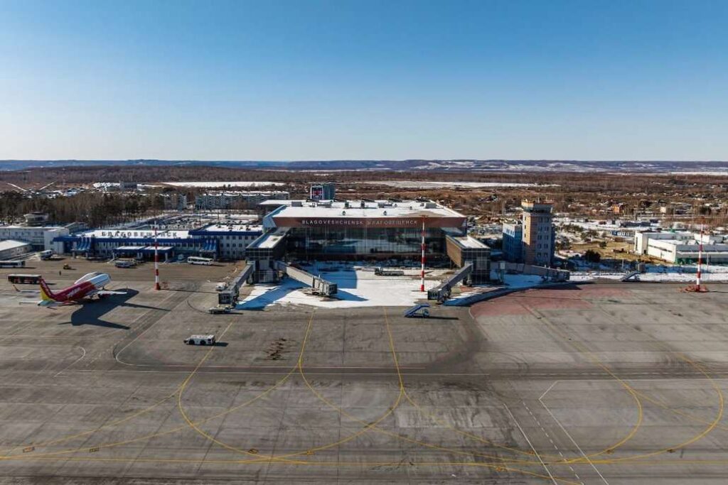 Новое здание аэропорта Благовещенска обзавелось зеркальными витражами