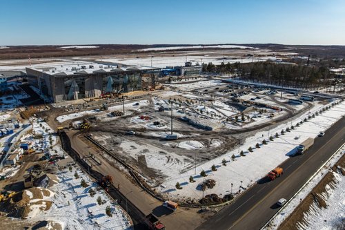 Новое здание аэропорта Благовещенска обзавелось зеркальными витражами