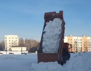 Не дали покататься: недоступные снежные горы вызвали недовольство у жителей Тынды