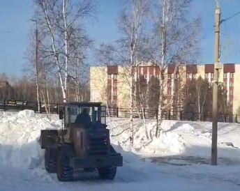 Не дали покататься: недоступные снежные горы вызвали недовольство у жителей Тынды