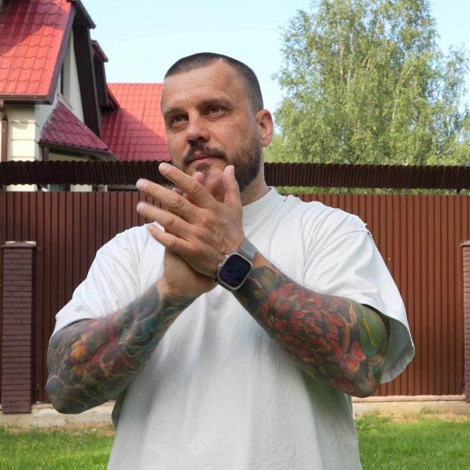 Блогера Максима Антонова задержали после жалоб на пытки в его рехабах