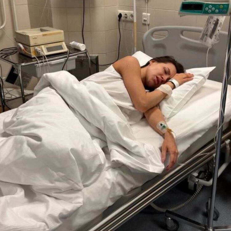 Беременная Лерчек попала в больницу с угрозой выкидыша