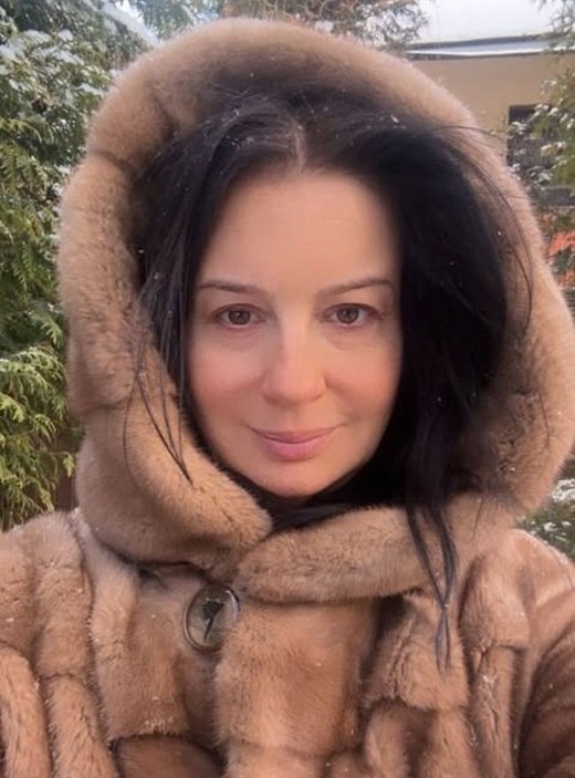 Телеведущая Екатерина Стриженова показала фото без макияжа