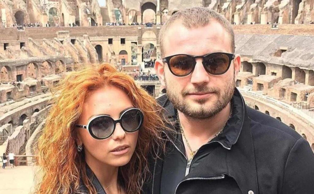 Тела криптомошенника Романа Новака и его жены нашли в арабской пустыне