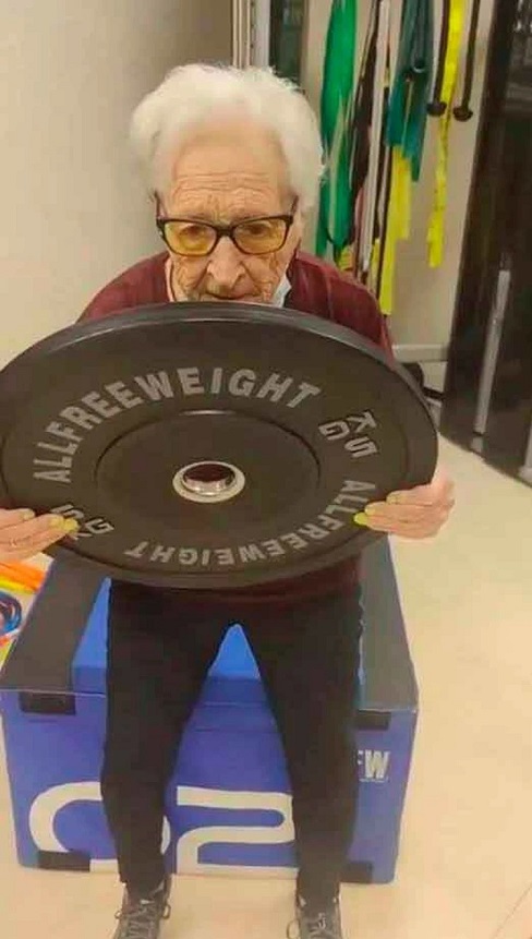 Долгожительница из Испании занимается бодибилдингом в 101 год