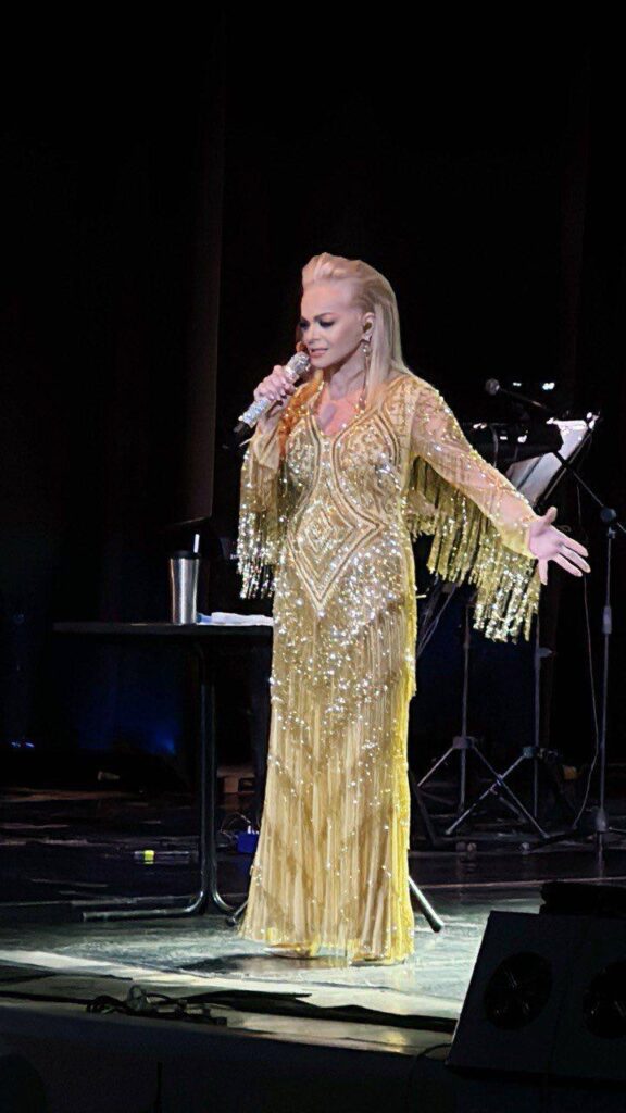 Лариса Долина