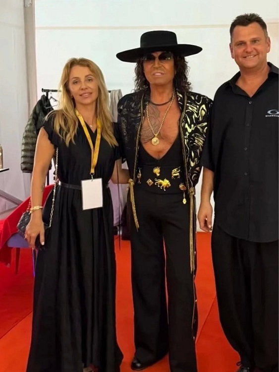 Валерий Леонтьев впечатлил зрителей сексуальным нарядом и танцами на концерте в Таиланде