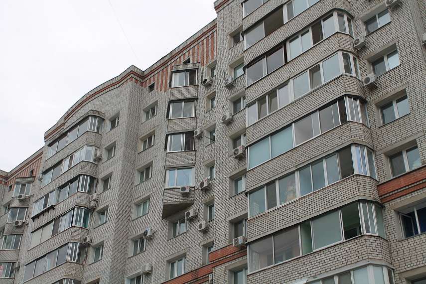 Московская школьница упала с 10 этажа и дошла до салона красоты