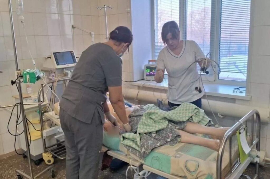 Врачи в Приморье спасли девочку, которую ударил ножом отец