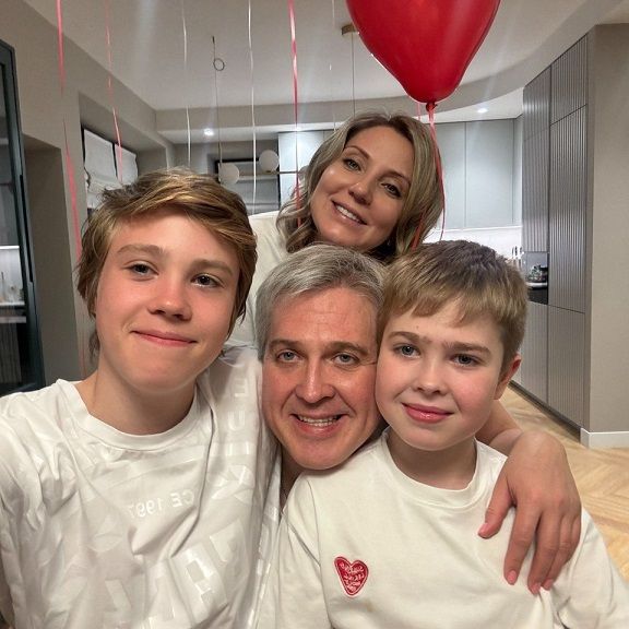 Актёр Денис Матросов станет отцом в пятый раз