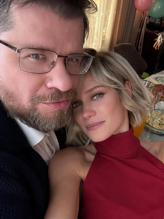 Денис Дорохов сообщил, что Гарик Харламов и Катерина Ковальчук ждут ребёнка