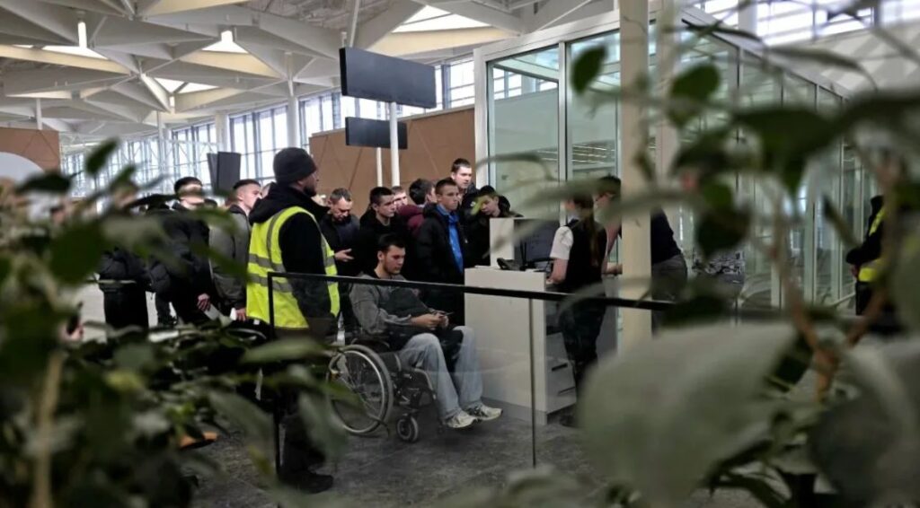 аэропорт студенты