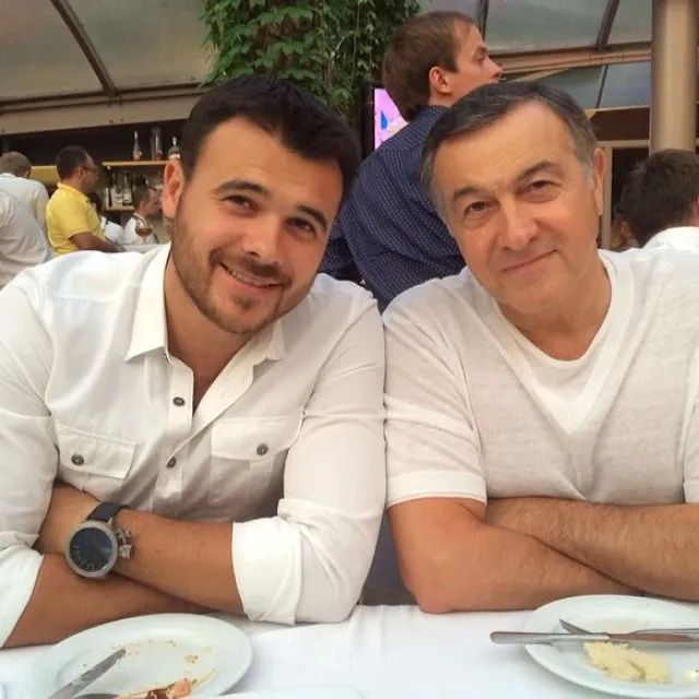 Отец Эмина Агаларова женился на 27-летней девушке