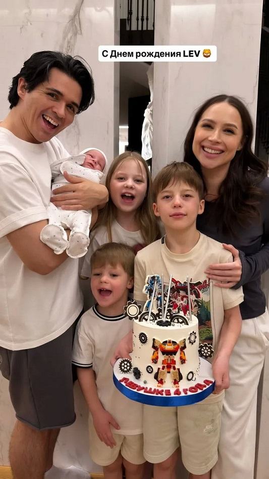 Лерчек покинула больницу, чтобы поздравить сына с днём рождения 