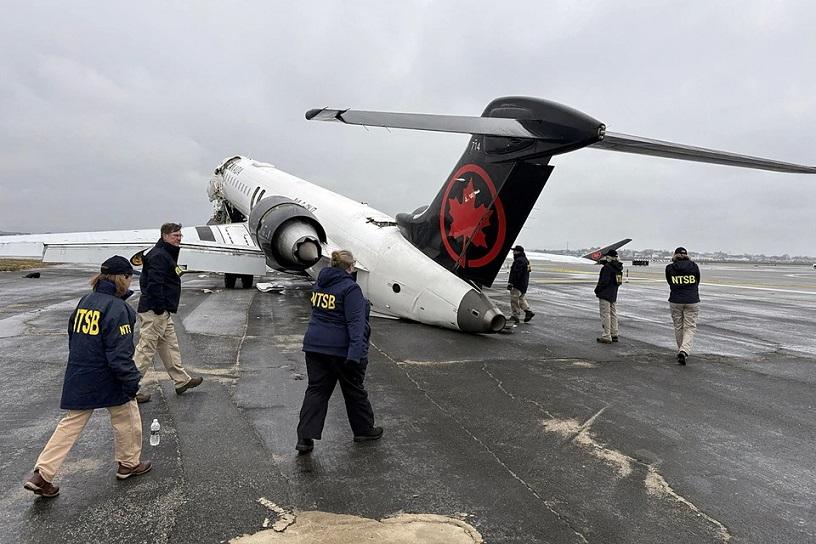 Стюардессу выбросило из самолёта на 100 метров при аварии в аэропорту Нью-Йорка