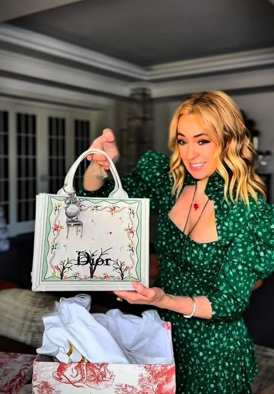 Яна Рудковская похвасталась роскошным подарком от Димы Билана