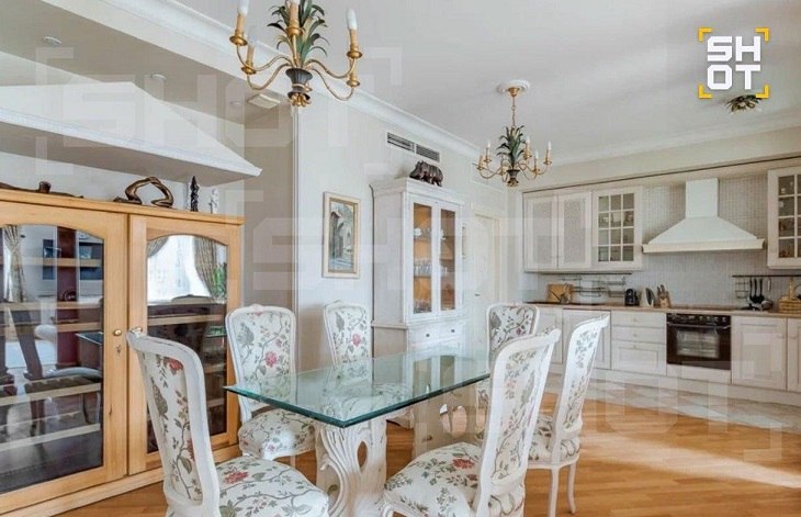 Певица Слава продала квартиру, от которой не могла избавиться из-за Ларисы Долиной